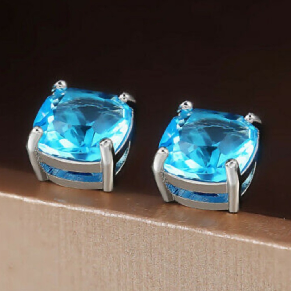 New Sterling silver Stud Earrings - Picture 3 of 3